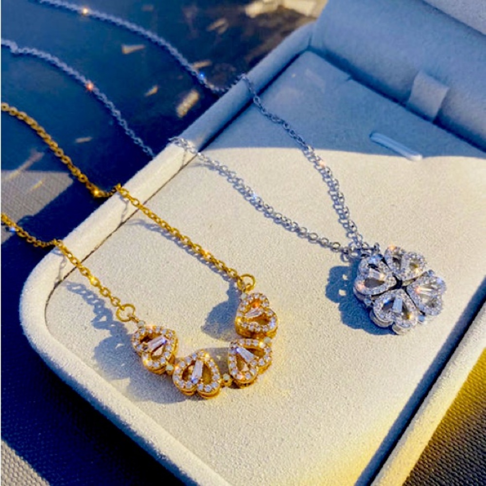 CLOVER PENDANT NECKLACE